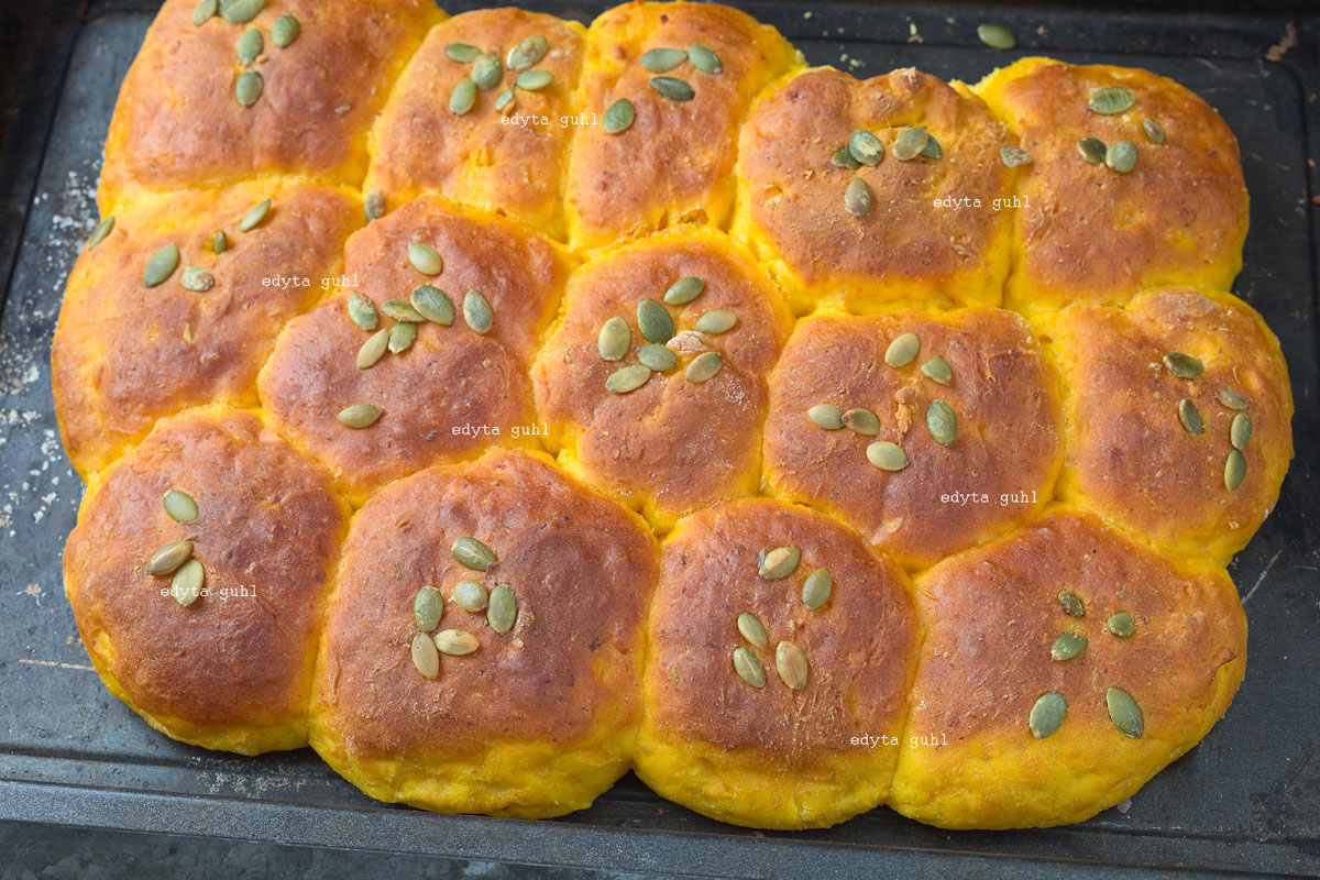 http://mein-dolcevita.de Rezept für Kürbis- Partybrötchen. Edyta Guhl.