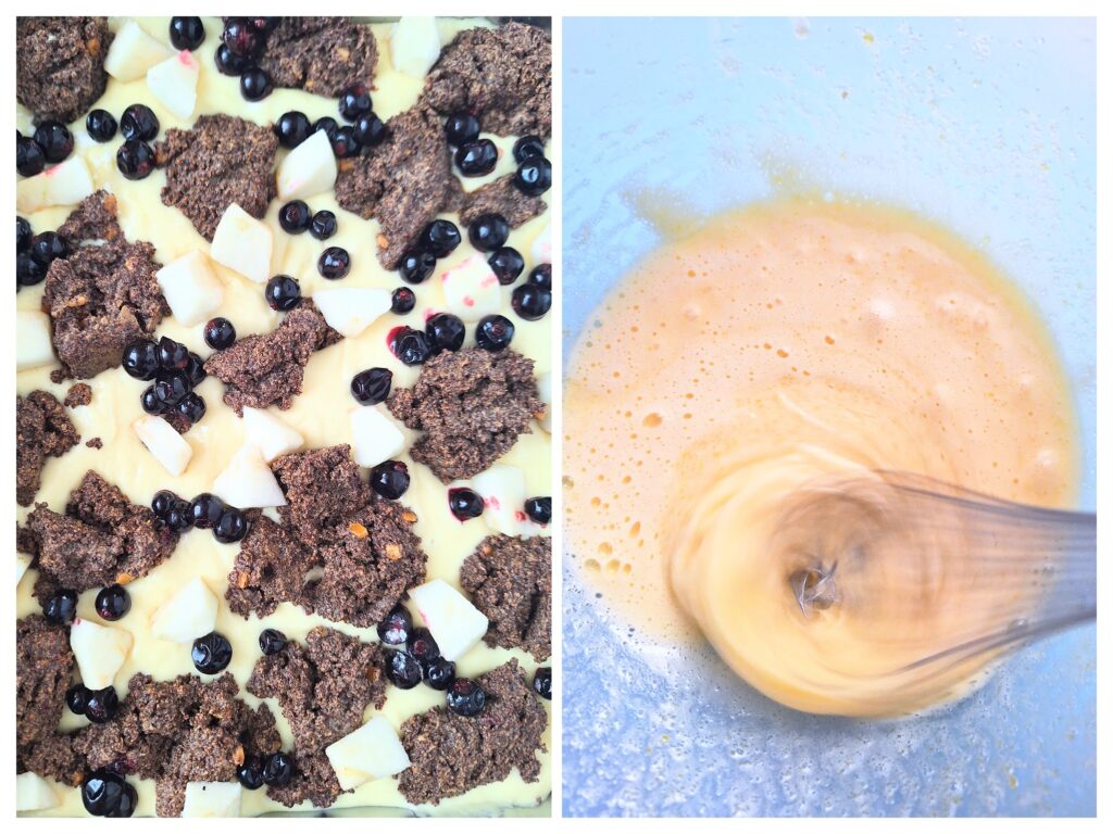 Roher Kuchenteig mit Beeren, Apfelstücken und Mohnklecksen.