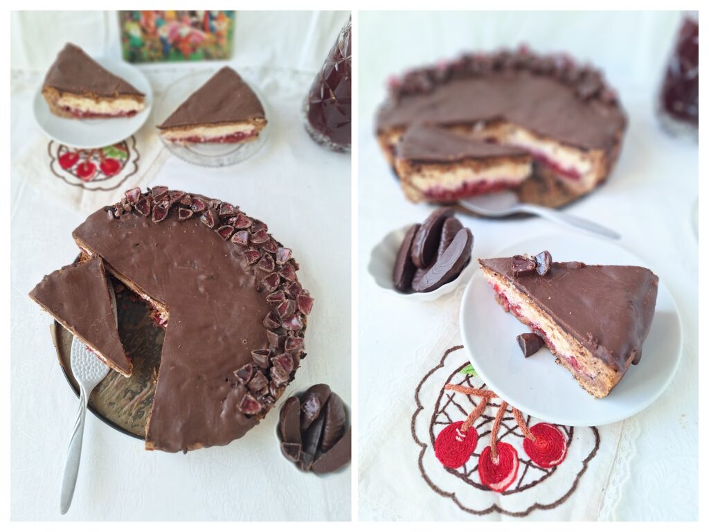 Schokokirschkäsekuchen mit kleinen Schoko-Gelee-Früchte-Stückchen garniert.