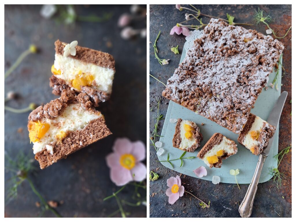 Angeschnittener Blechkuchen mit Kakaostreuseln und Nektarinen auf dem dunklen Hintergrund.