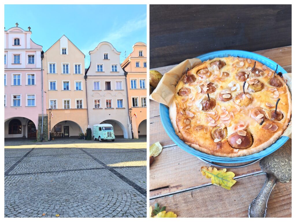 Häuser auf dem Markt in Hirschberg in Polen und rechts ganze Mandel-Birnentarte in der Backform.